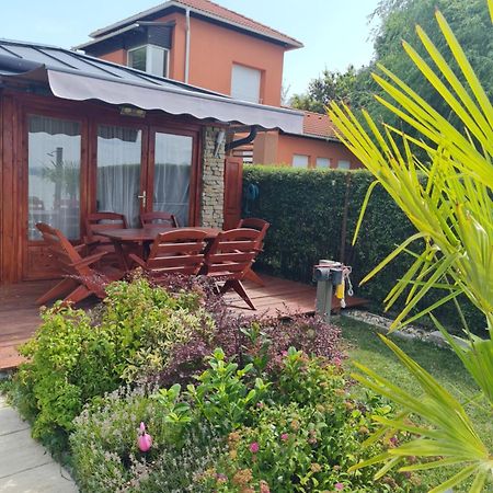Flamingo Apartman Balatonszarszo Dış mekan fotoğraf