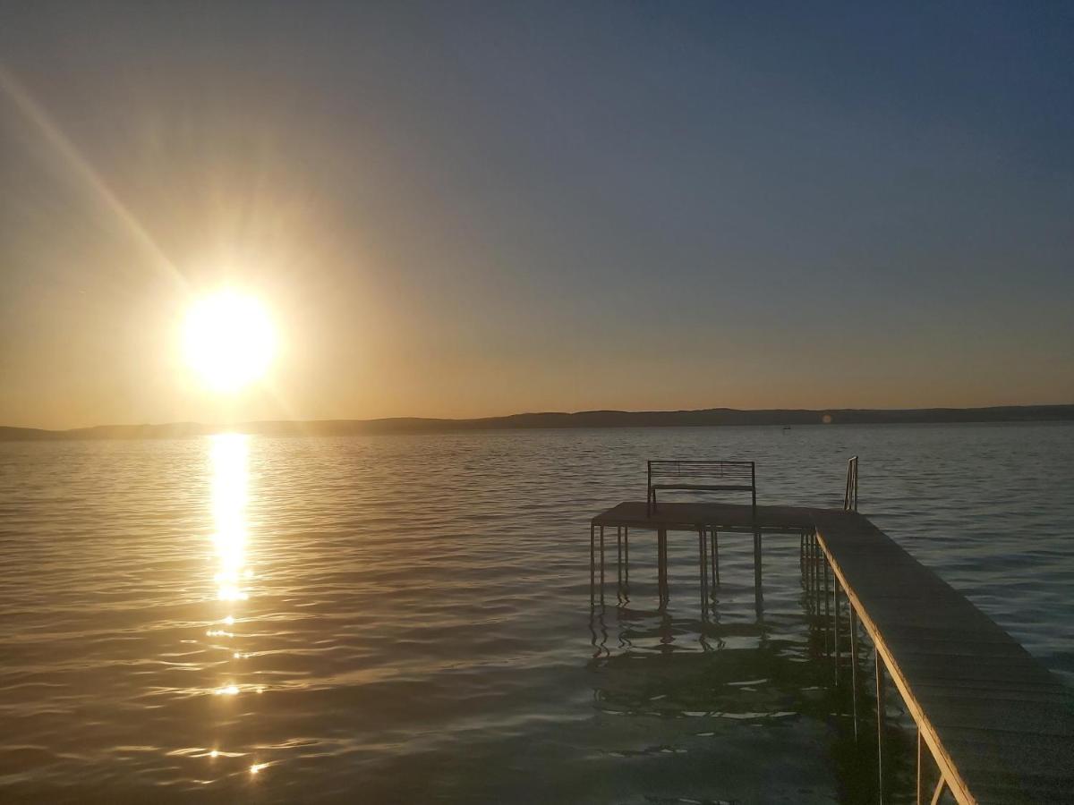 Flamingo Apartman Balatonszarszo Dış mekan fotoğraf